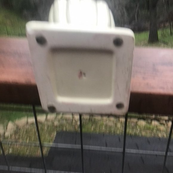 Elegant Cream Vase - Picture 4 of 6